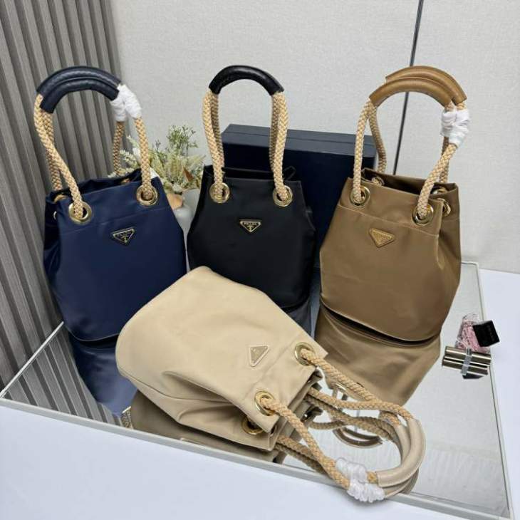 Picture of Prada Handbags _SKUfw197173139fw